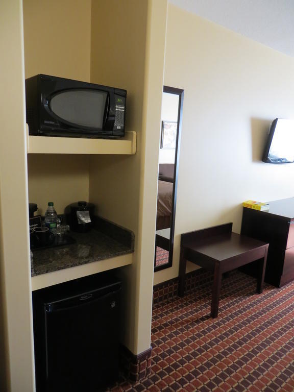 Poplar Tree Inn Stoughton Room photo